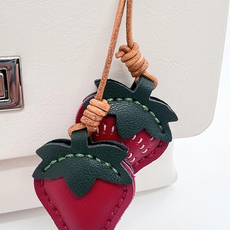 Exquisite High-end Strawberry Bag Pendants High-quality Leather Keychain Pendants Creative Double Strawberry Hand-stitched Gifts