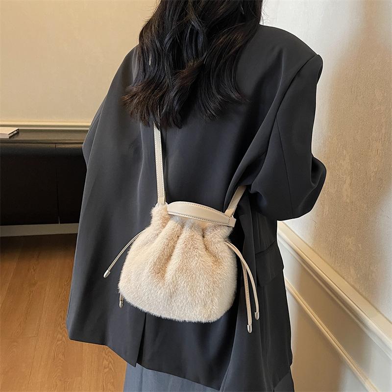 Fashiable Bucket Bag Soft Fluff Mini Shoulder Bags For Women 2026 Winter Trend Plush Handbags Crossbody Bag