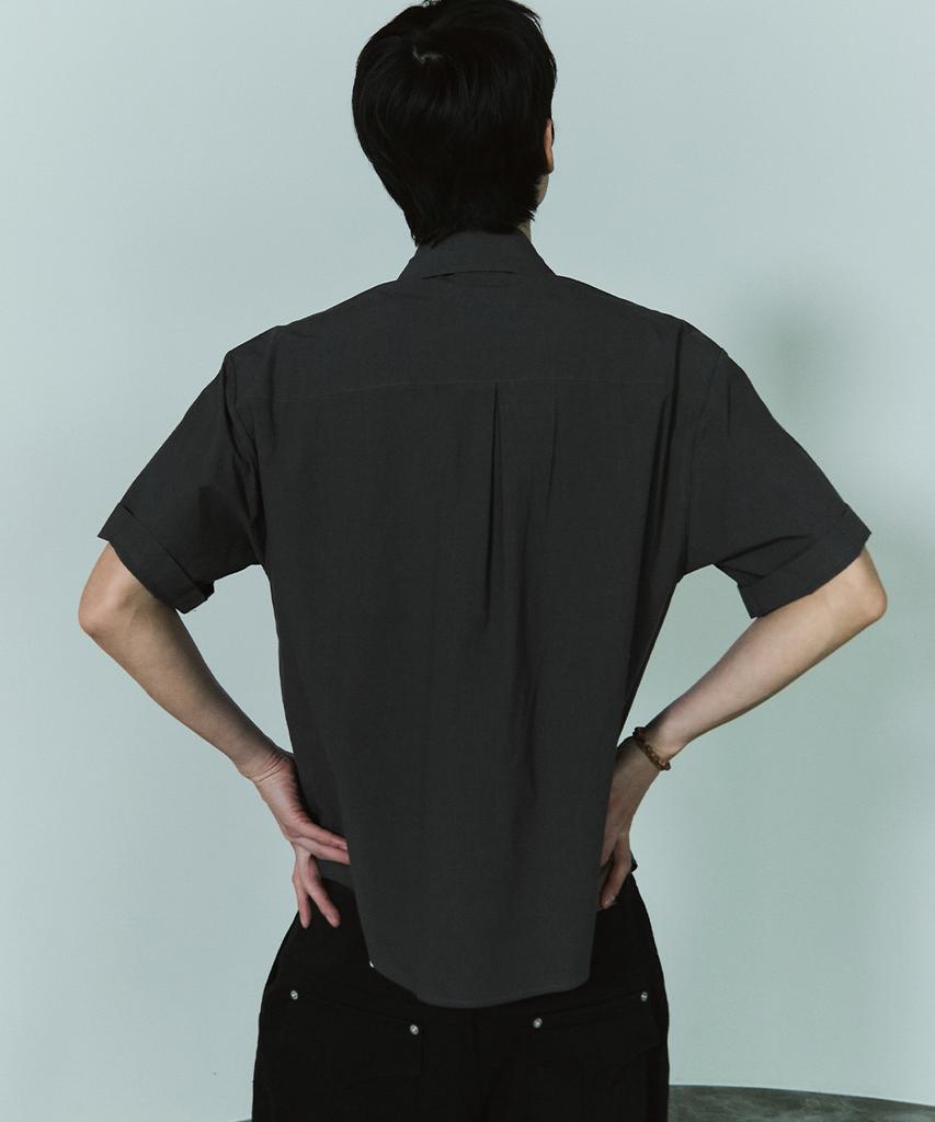 Beullusseonpeullawo Semi-Crop Formal Short Sleeve Shirt [Charcoal]