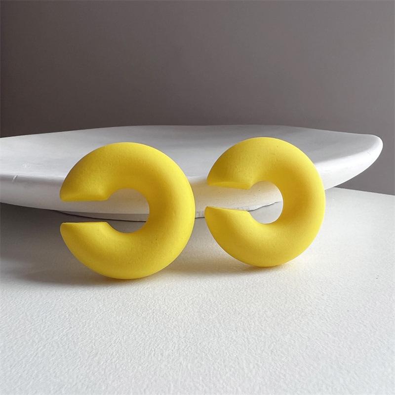 1 Pair Simple Round Circle Clip Earrings For Women C Shape Acrylic Red Blue Black Pink No Pierced Cartilage Lightweight Ear Cuff