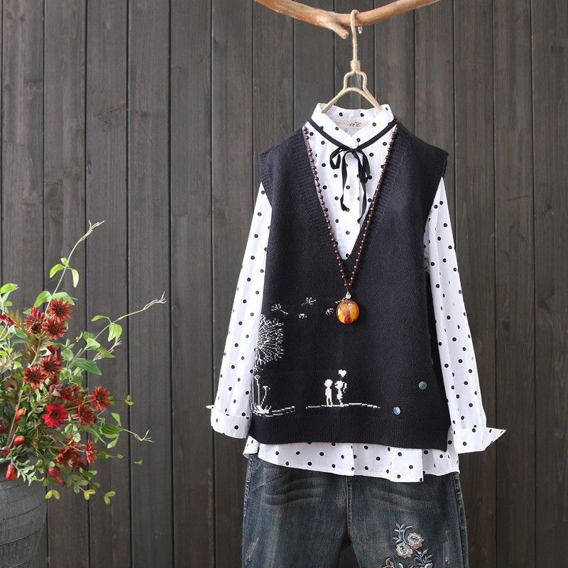 Spring and Autumn Korean V-neck Knitted Tank Top for Women's Casual Loose Sleeveless Age Reducing Top