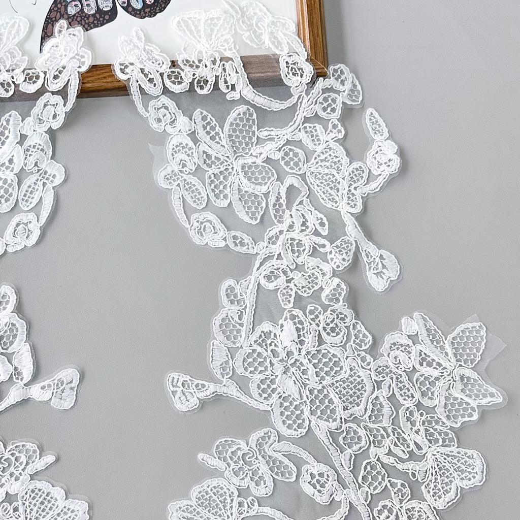 White Mesh Yarn Hollow Embroidery Car Bone Flower Clothing Shirt Dress Patch Flower Decoration Cloth Sticker Accessories