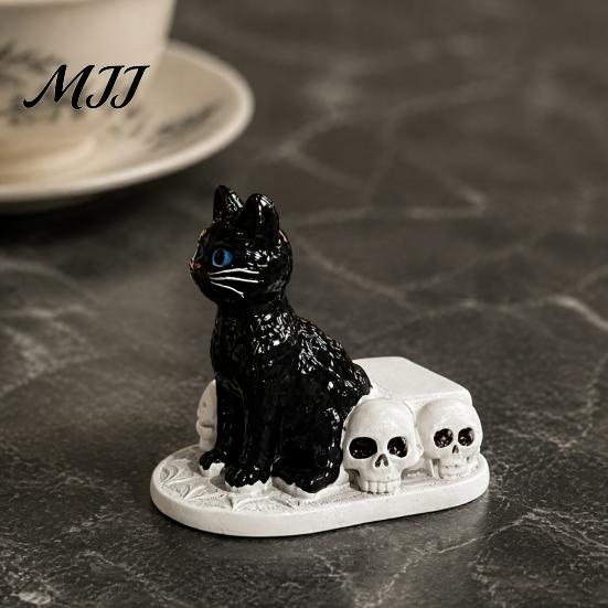 Collectible Resin Pet Sculpture Halloween Dog/Cat Skull Figurine, Gothic Animal Statue Party Atmosphere Decor for Desk Fireplace, Spooky Home Tabletop