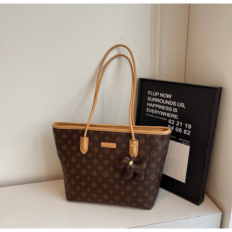 

Women s Large Capacity Retro Floral Tote Bag - Luxury, Versatile Shoulder & Crossbody Style бежевий