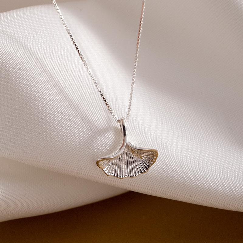 

Ожерелье с подвеской в виде листьев гинкго из серебра Banyan Tree S925 — элегантный, универсальный подарок для нее NS275 серебряный