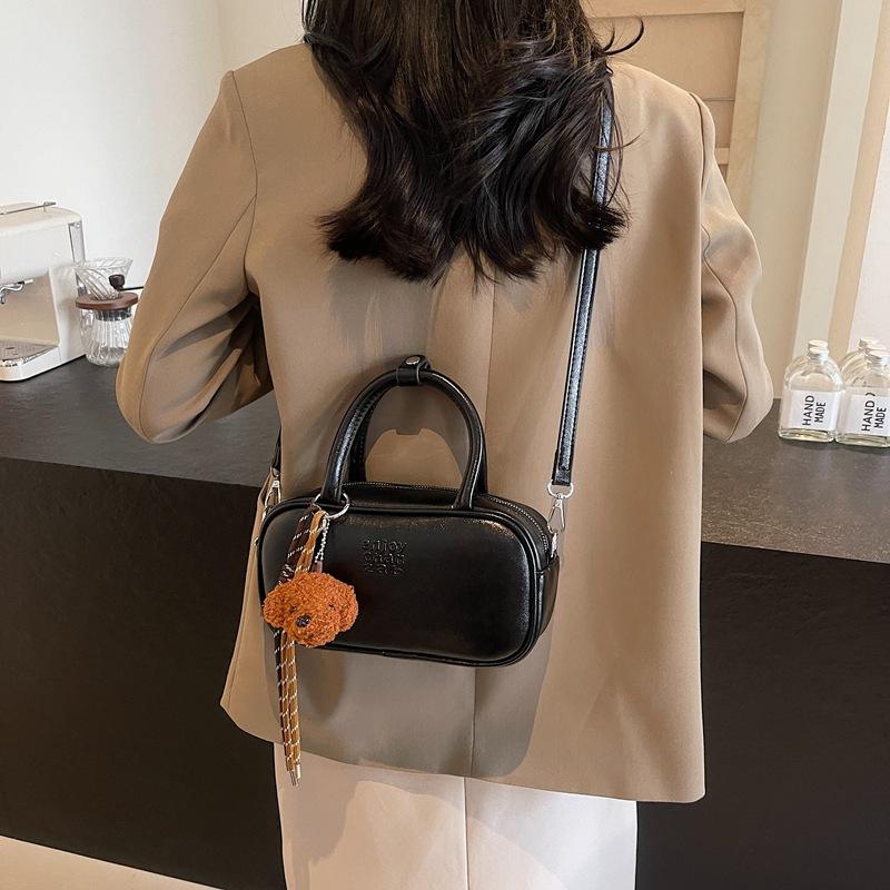 New niche premium shoulder bag ladies college style business retro matte versatile commuter handbag