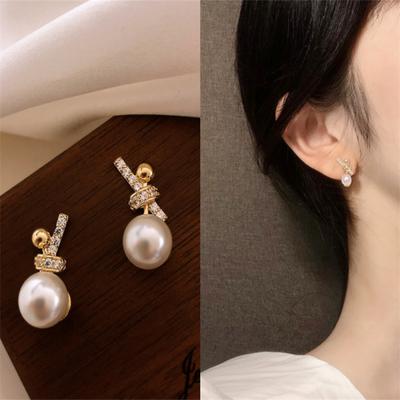 New Fashion Pearl Stud Earrings Joker Sweet Elegant Temperament Women Earrings