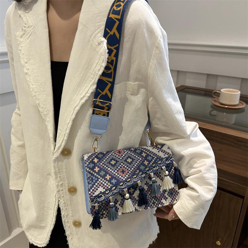 Chic Small Square Bag 2024 Stylish Crossbody Purse With Trendy Fringes For Women