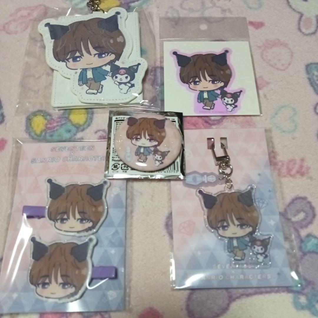 

[USED] Seventeen, Wonwoo, Kuromi keychain, clip, pass case, badge (5 pieces)