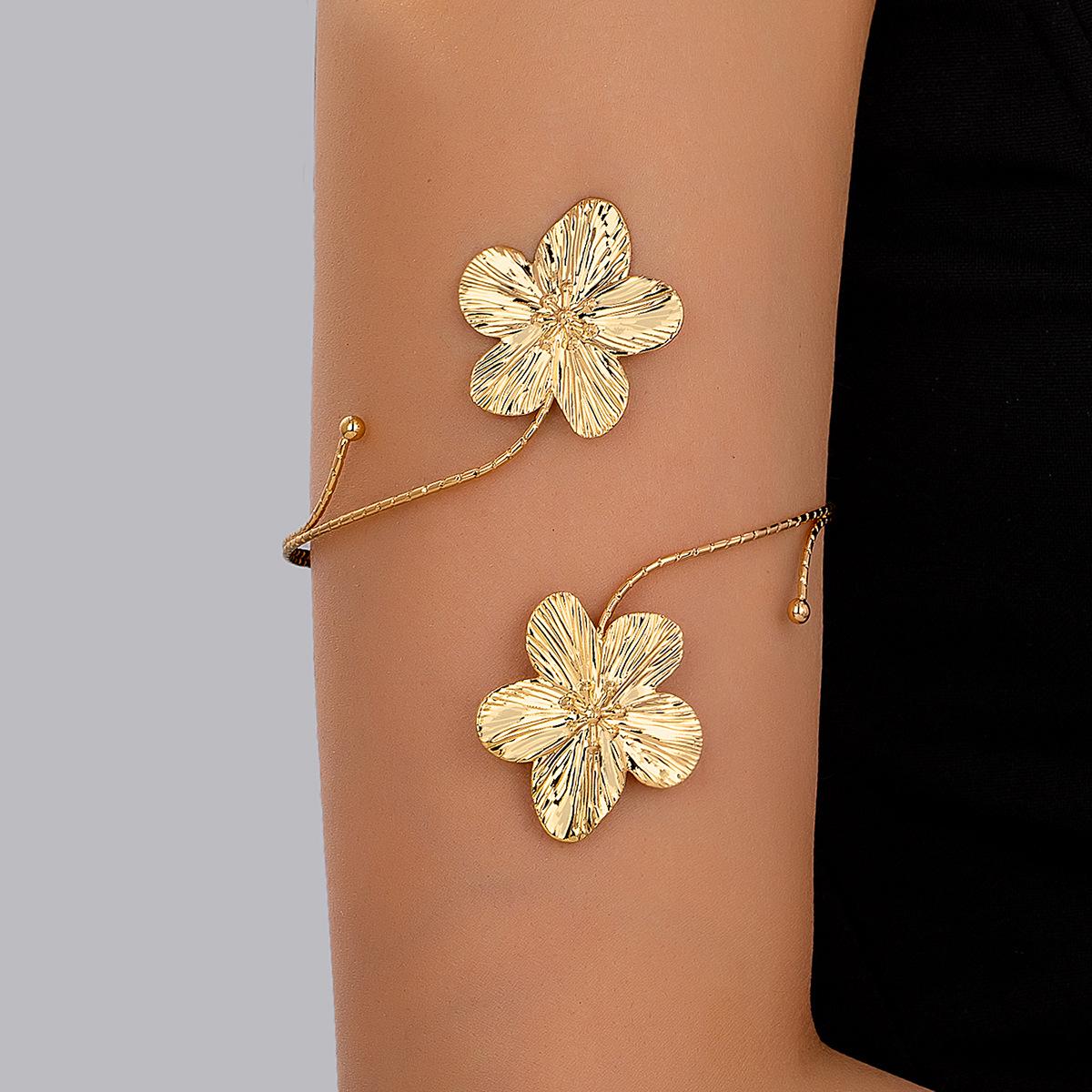 

Trendy European Pastoral Floral Armband for Women s Everyday Wear and Vacations One Size