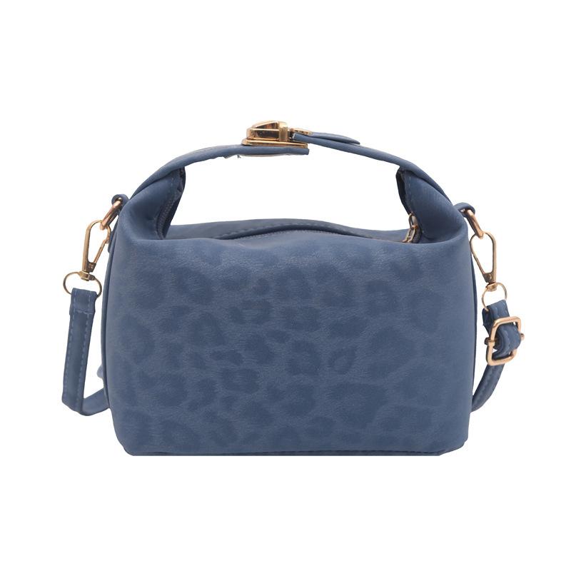 Niche design bag women's fashion new slanted shoulder bag seasonal retro handbag versatile pillow bag