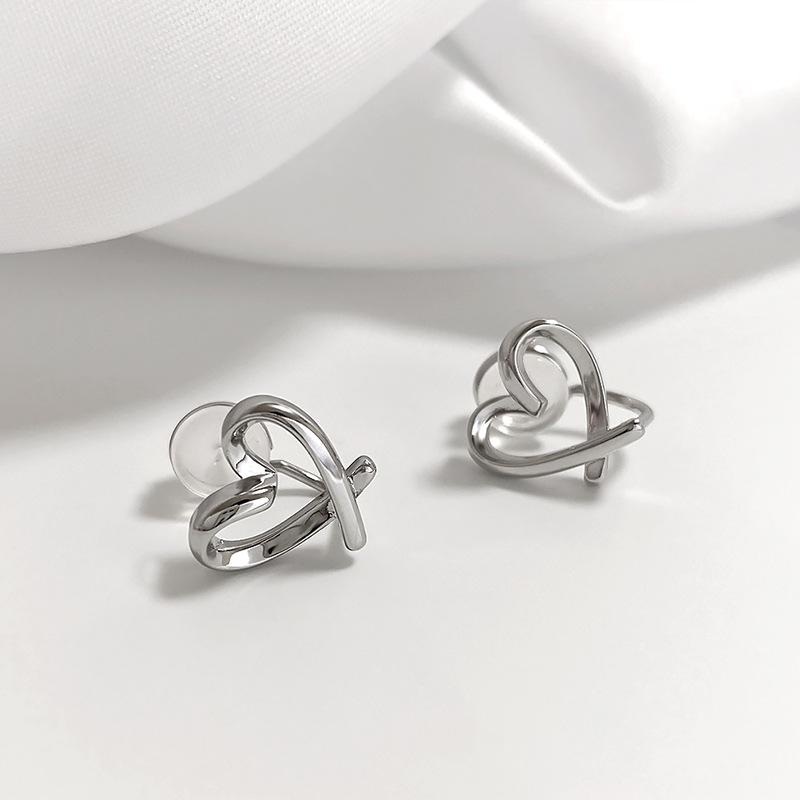 No-Pierce Heart Clip-On Earrings: Versatile Style for Women