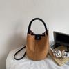 Premium Retro Small Bag Women's New Versatile Messenger Bag Fashionable Portable Bucket Bag