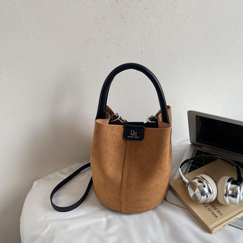 Premium Retro Small Bag Women's New Versatile Messenger Bag Fashionable Portable Bucket Bag