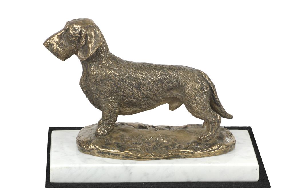 Rauhaardackel, Wiener Hund, Dachshund - Hundefigur, Statue auf weißem Marmor, Trophäe für die Art-Dog-Hundeausstellung