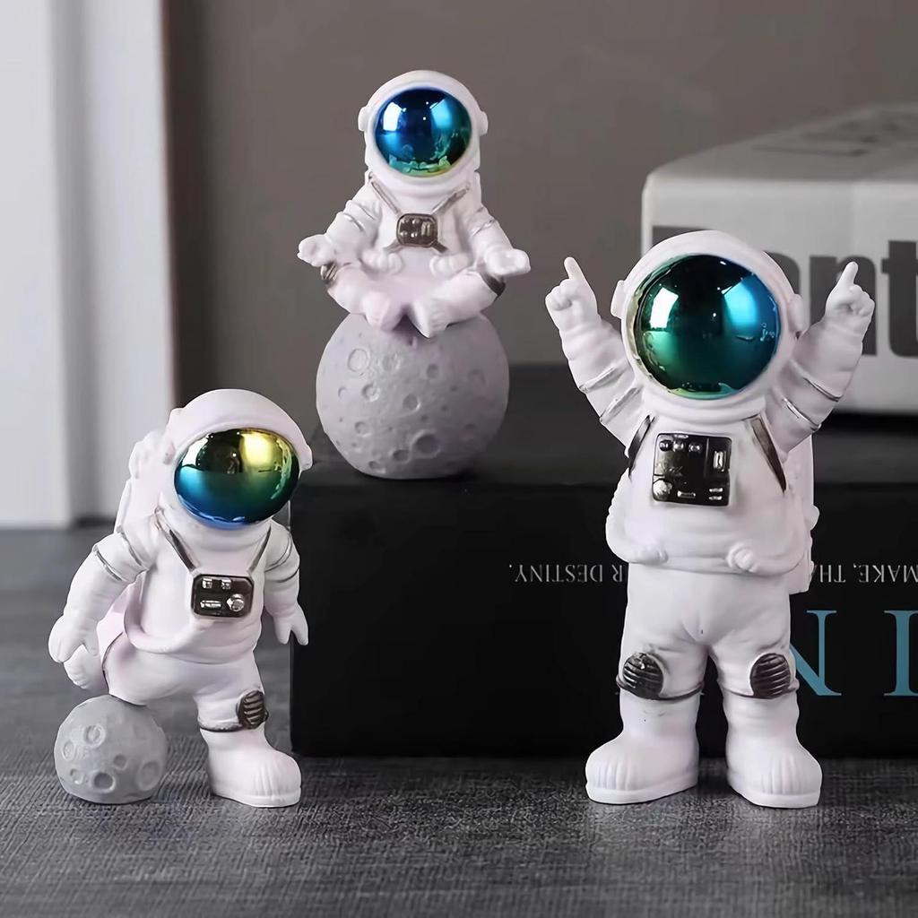 3pcs Astronaut Figurine Home Decor Astronaut Statue Sculpture Showpiece Decor Golden (Gradient Blue)