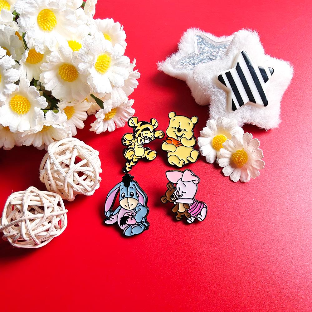 Spilla creativa di Winnie the Pooh: Spilla in lega del simpatico Tigro e Pimpi