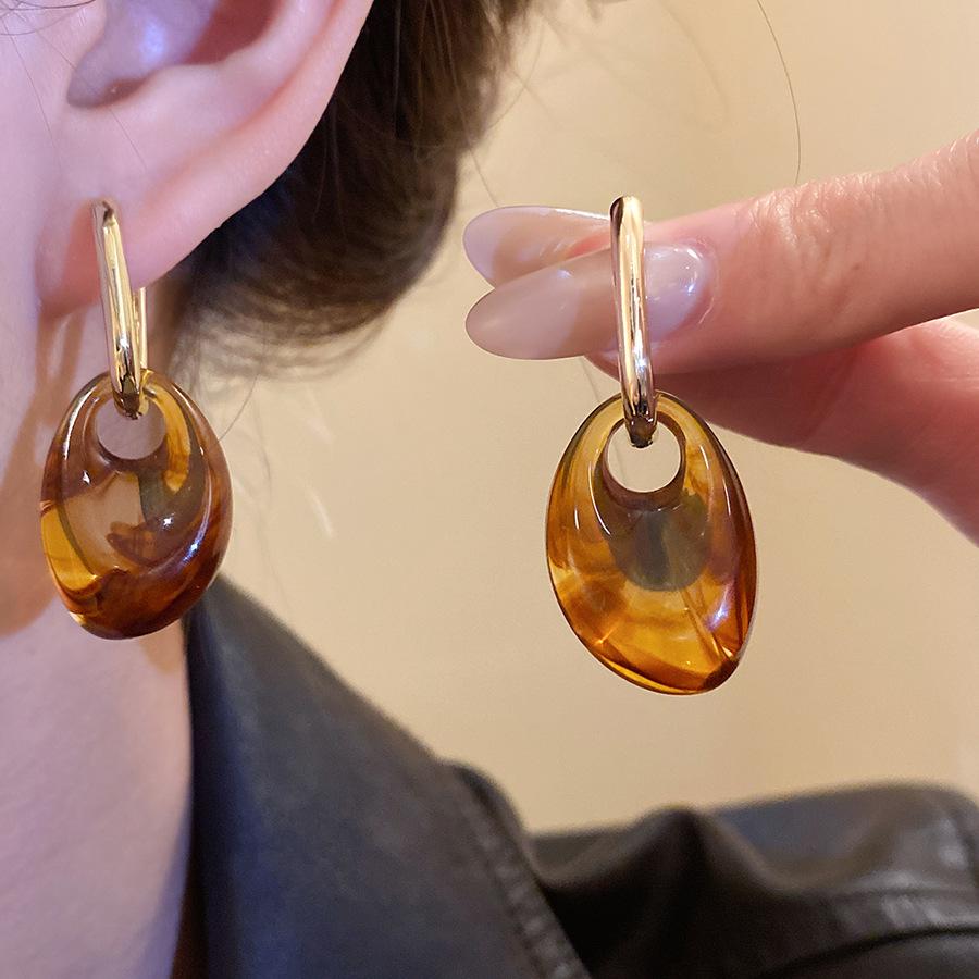 

Simple Acrylic Geometric Round Pendant Earrings for Women Ladies Retro Maillard Brown Earrings Buckles Party Jewelry Accessories