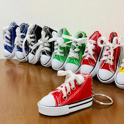 "Mini portachiavi creativo a forma di scarpa in tela - elegante portachiavi per auto, ciondolo per cartella scolastica per studenti e coppie"
