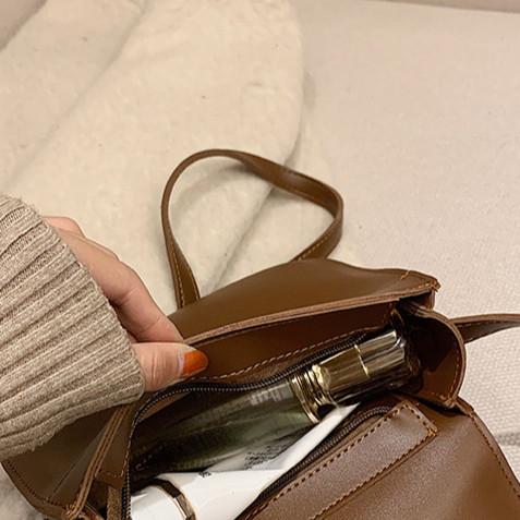 IELGY Texture Trendy Fashion Retro Messenger Bag All-Match Simple Saddle Bag
