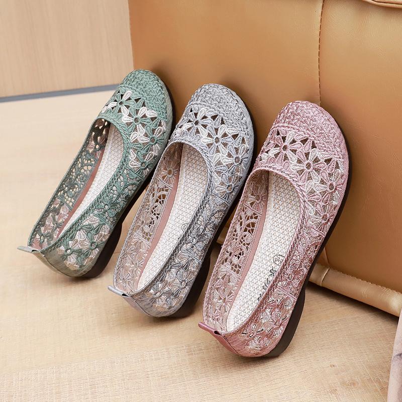 2025 new summer hollow cloth shoes women's round head embroidered shoes flat sole pure handmade middle-aged and elderly mother shoes