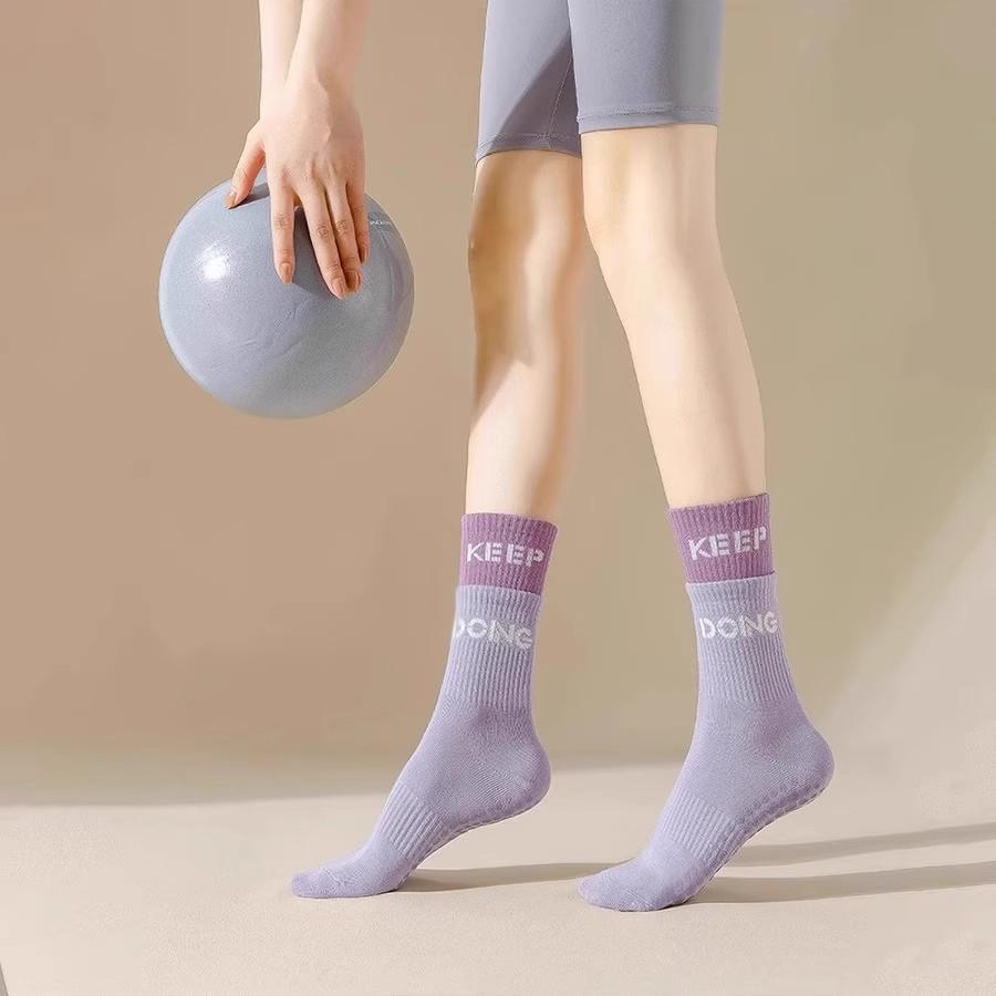 Șosete Respirabile Antiderapante până la Mijlocul Gambei pentru Yoga și Pilates pentru Femei - Foarte Elastice, Absorbante de Transpirație, Șosete de Fitness