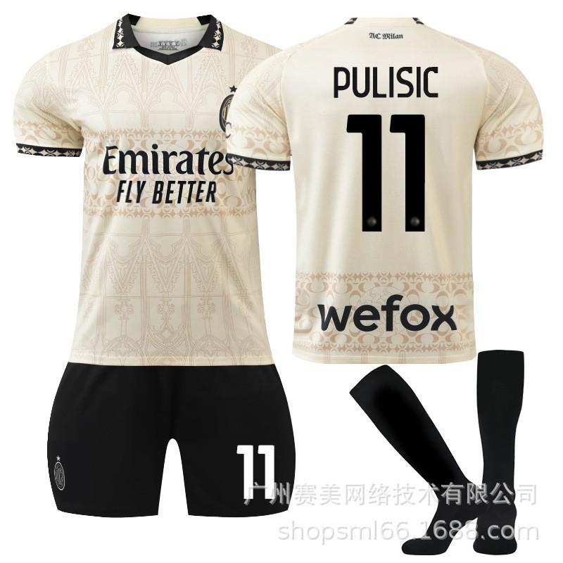 2324AC Milán Fotbalový dres pro čtyři hráče č.. 9 Giroud 10 Leo 11 Ibrahimovic 22 Kaka Sada dresů