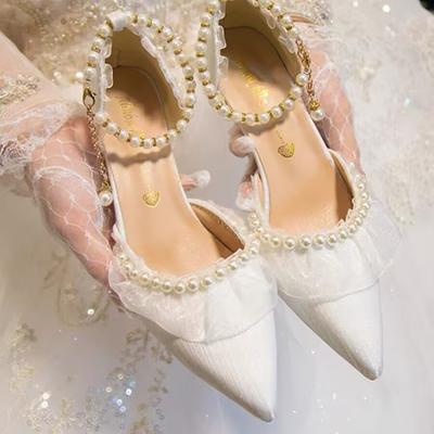2026 Scarpe con Tacco da Matrimonio Donna Marca di Lusso Designer Perline Stringate Perle Tacco Alto Donna Sexy Eleganti Punta Acuta Scarpe a Punta Bianche Nere