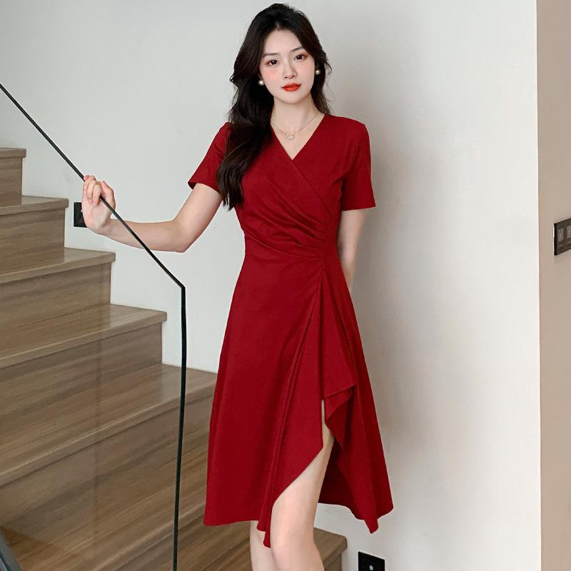 Elegant Red V-Neck Summer Dress for Women - Slim Fit, Waist-Cinching, Hepburn Style, Short-Sleeved