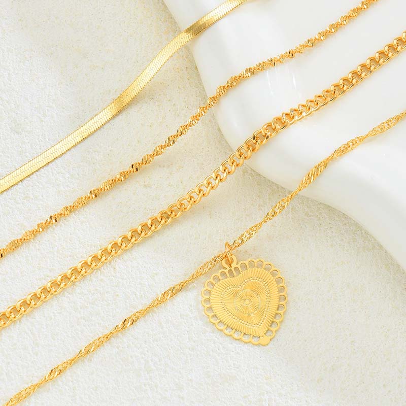17KM 4pcs Fashion Gold Color Multi Layer Heart Pendant Necklaces for Women Exaggerated Metal Snake Bone Chain Necklaces Jewelry Set