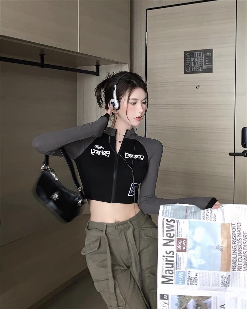 Retro dámská bunda se stojáčkem na zip a slim tričko s dlouhým rukávem a vysokým pasem na jaro/podzim 2024