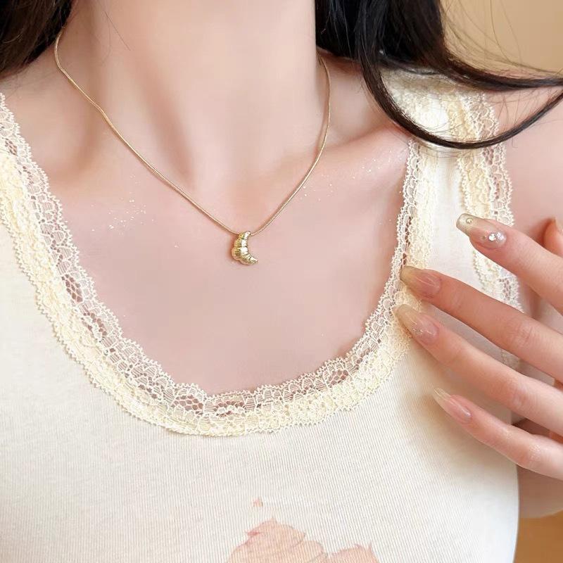 Simple Temperament Golden Beanie Necklace Female