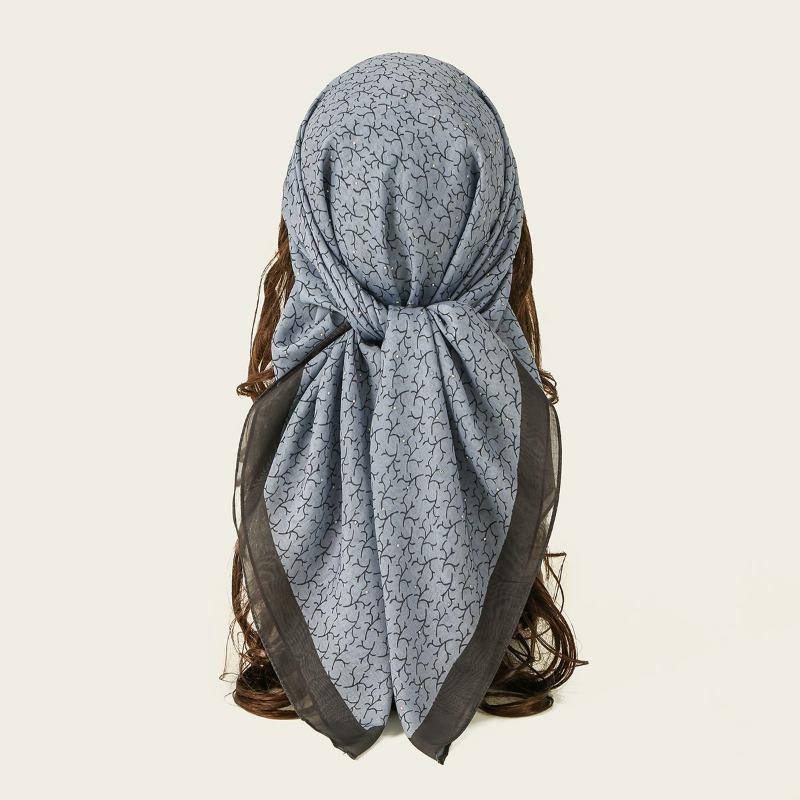 Hot-selling popular cashew print large square scarf retro high-end geometric printing strap silk scarf head scarf