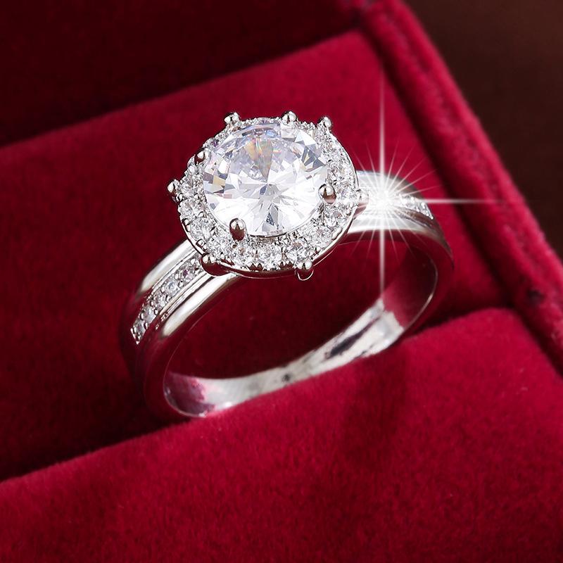 Luxurious Round Zircon Copper Ring: Elegant & Versatile Women's Jewelry