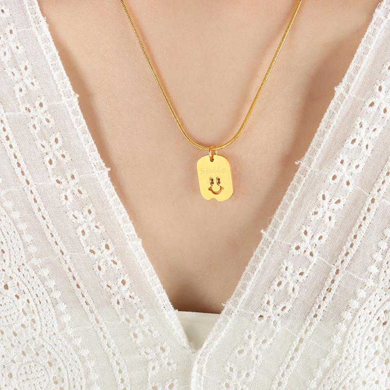 

Нишевый дизайн, милый, легкий, роскошный, не выцветает, бирка с подвеской, черно-белые глаза из циркония, ожерелье со смайликом, гальваническое покрытие из 18-каратного золота