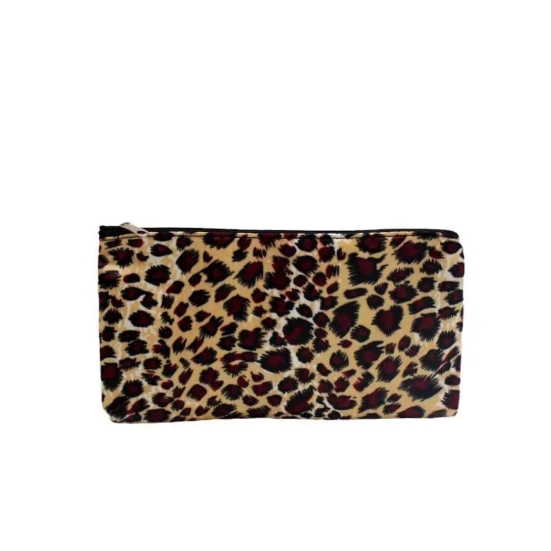 

Women Love Heart Leopard Cosmetic Clutch Bags Girls Makeup Pouch Skincare Storage Toiletries Bag Travel Cosmetic Organizer Case леопардовий