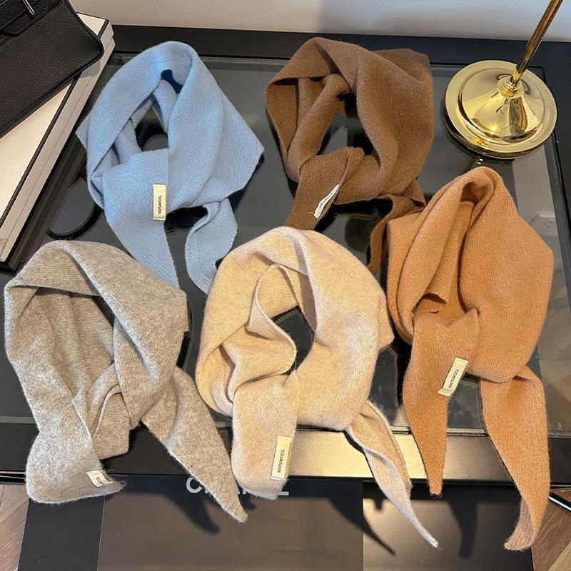 British Korean Triangular Scarf Niche 100% Wool Triangle Scarf Women Head Scarf Knitted Shawl Winter Warm Poncho Echarpe