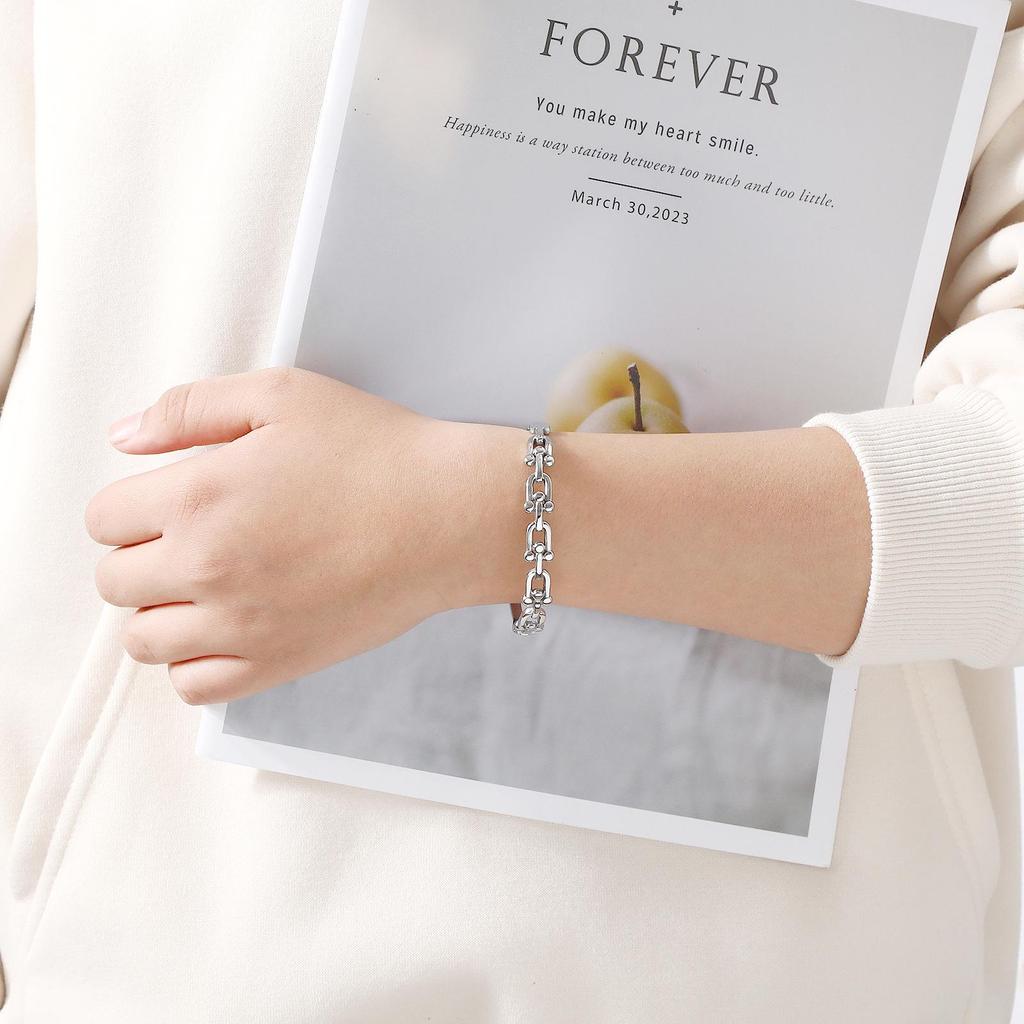 Luxury Stainless Steel Horseshoe Buckle Bracelet: Lightweight, Non-fading, Retro, High-end Feel