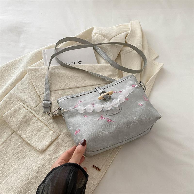 

Underarm bucket bag women s bag 2025 new summer simple small fresh beaded chain bag pleated shoulder messenger bag серебряный