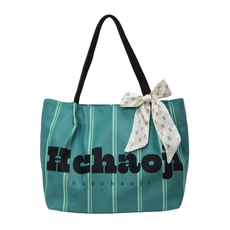 Женская холщовая сумка контрастного цвета в полоску с буквами — фото 17