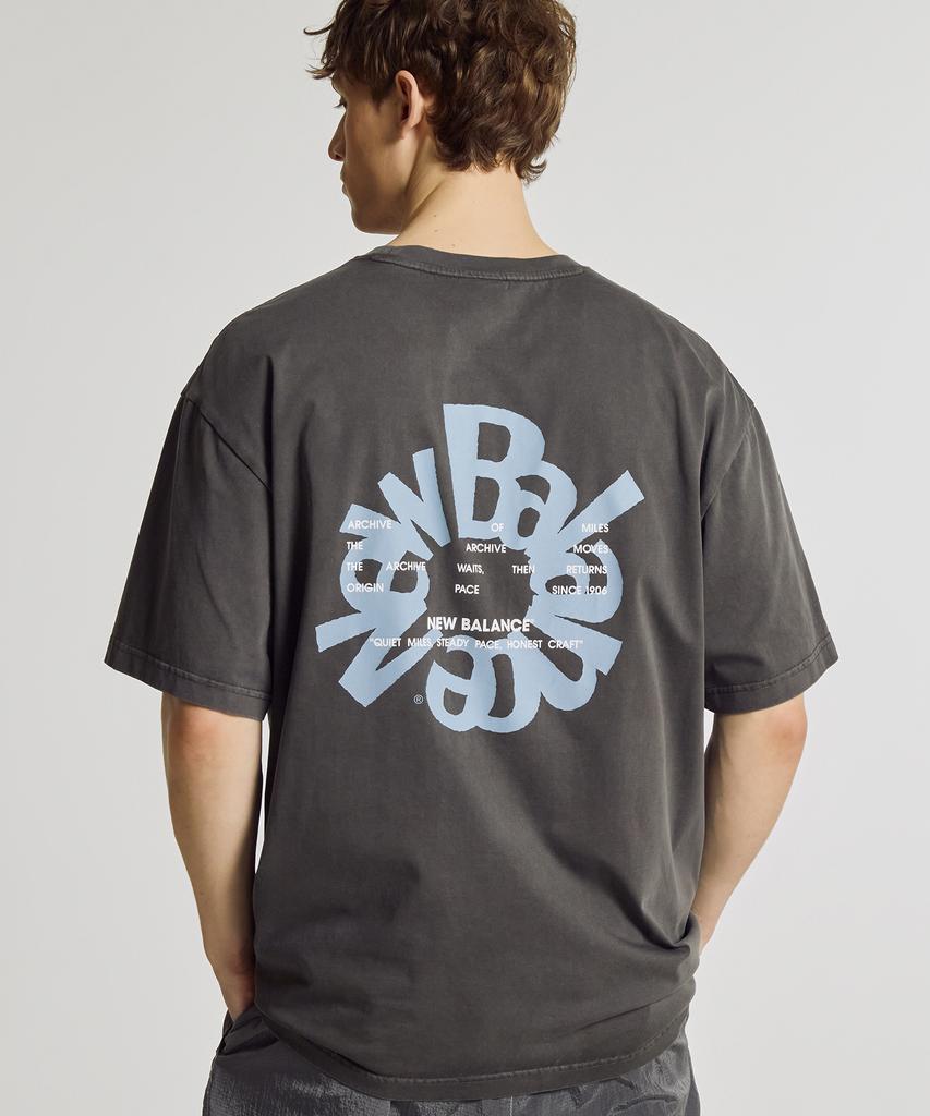 Nyuballanseu Nbneg3A113 / Uni Archive Pace Circle Short Sleeve T-Shirt (Charcoal)