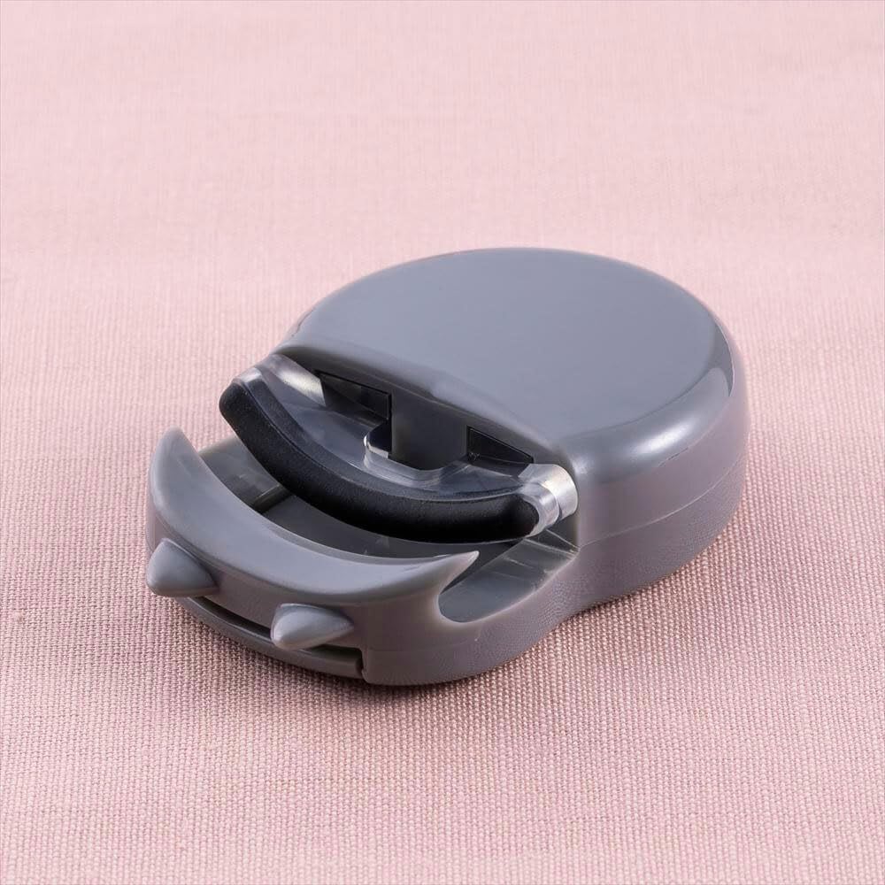 Kai Corporation Nyarming Cat Eyelash Curler Compact HC2200