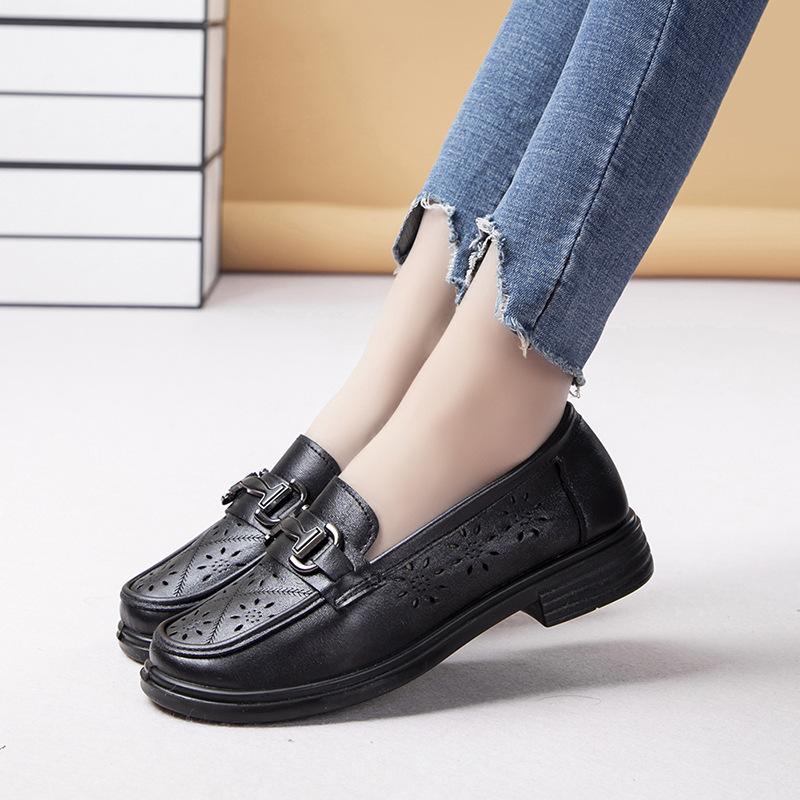 22 spring and summer flat-bottomed Doudou shoes hollow mesh holes soft sole lightweight mother
