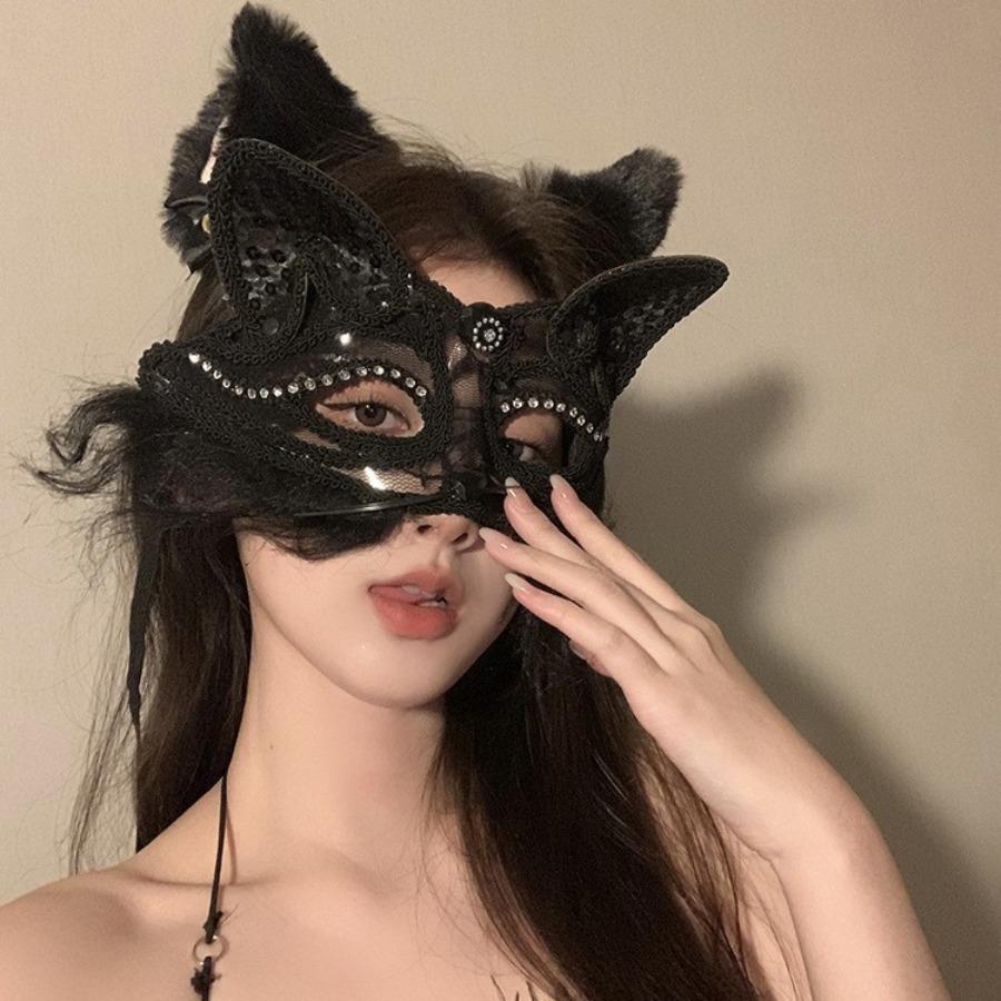 Halloween mask costume party with makeup costume-cosmetically transformed face mask, costume accessories,half-face lace-edged feather headpiece,mask