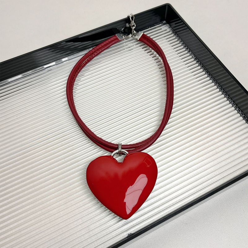 Fashion Retro Red Big Heart Leather String Necklace Female Special Interest Light Luxury Fancy Clavicle Chain Sweet Cool All-Match Necklace