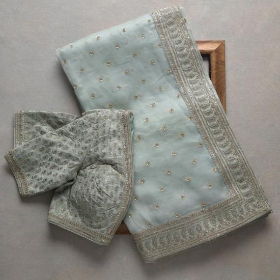 

Новое и привлекательное сари для модных женщин, чтобы выглядеть красиво в любой роли