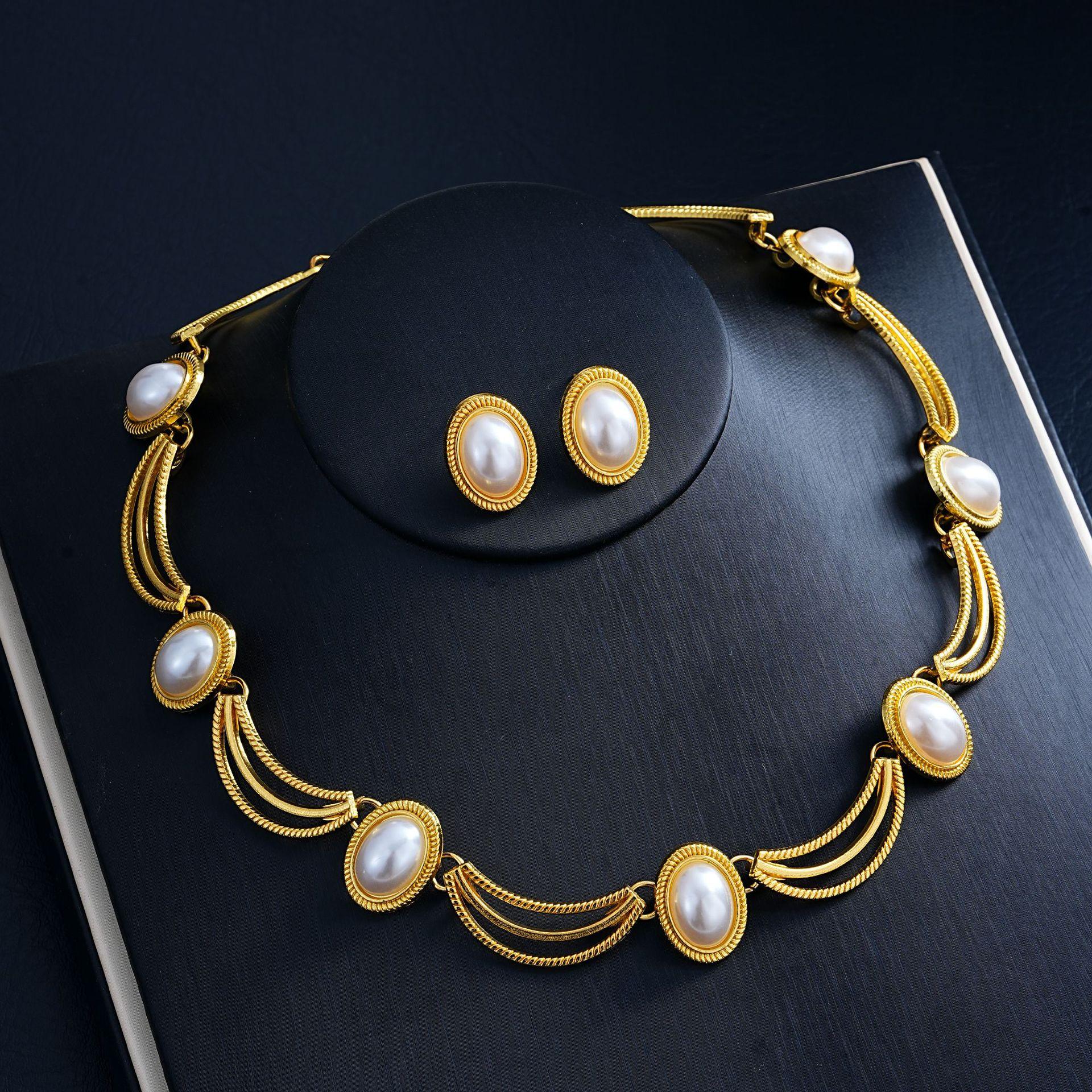 

2026 French Vintage Gem Necklace Earrings Set Design Premium Banquet Clavicle Chain Ladies 45CM белый