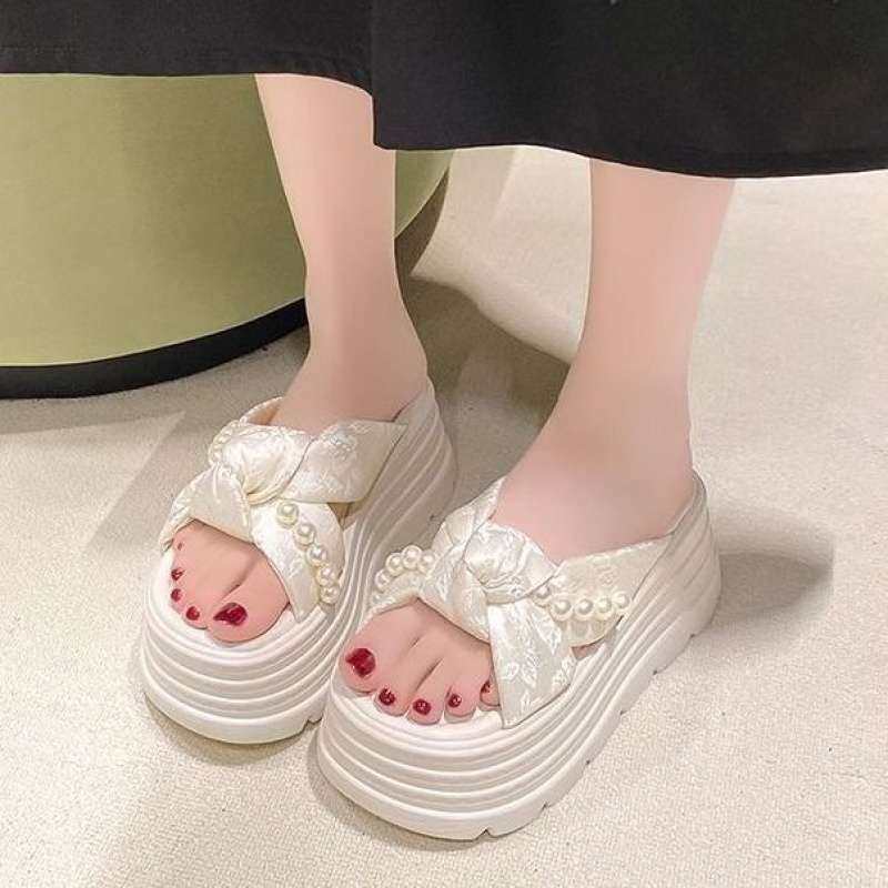 Foreign Style Out One-word Slippers Women's 2025 Summer New Fashionable Sweet Pearl Cross with Muffin Thick-bottomed Cool Slippers