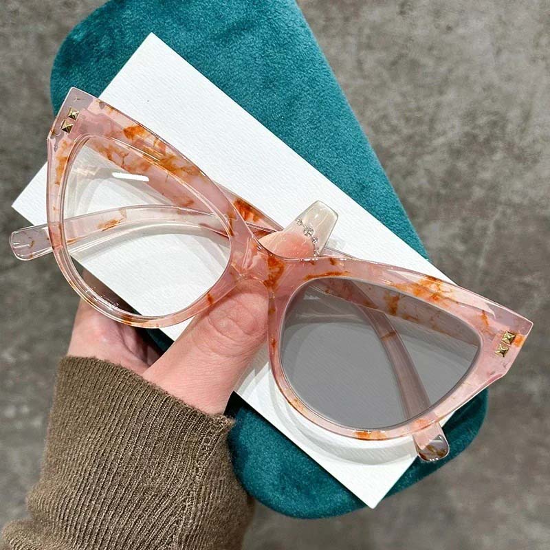 Women Fashion Color Changing Photochromic Reading Glasses Personalized Cat Eye Anti Blue Light Eyeglasses Decorative Sunglasses