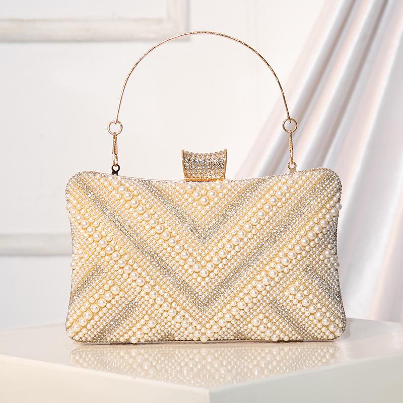Вечерний клатч с жемчугом и стразами - Коллекция 2025 шампанского